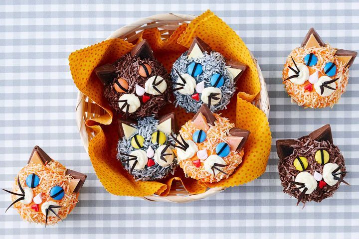 1577941453coconut-kitten-cupcakes.jpg